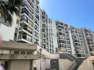 Apartamento T4 à venda na Rua Margarida Palla