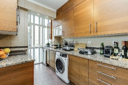 Apartamento T3 à venda na Rua Maria Lamas, 2