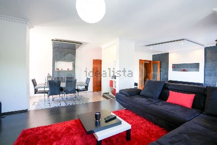 Apartamento T4 à venda na Camarate