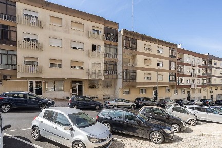 Apartamento T2 à venda na Avenida Padre Alberto Neto