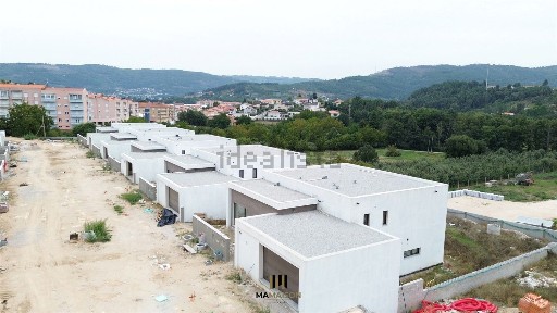 Moradia independente à venda em Tarouca