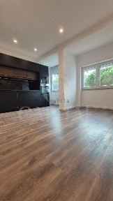 Apartamento T2 à venda no Vale da Amoreira