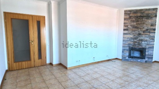 Apartamento T2 à venda na Rua Doutor Artur da Costa Sousa Pinto Basto, 25