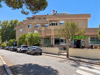 Apartamento T3 à venda na Rua Doutor Ferreira Alves