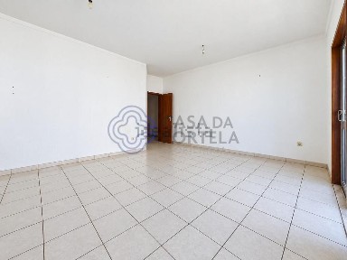 Apartamento T3 à venda na Rua do Clube Naval s/n