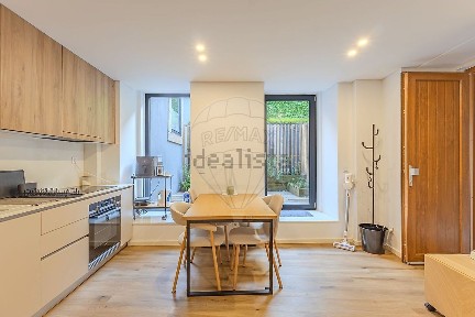 Apartamento T1 à venda na Rua do Padre Luís Cabral