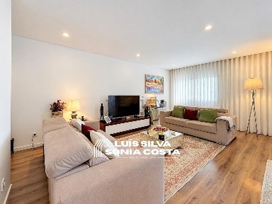 Apartamento T2 à venda na Rua Nova da Feiteira, 64