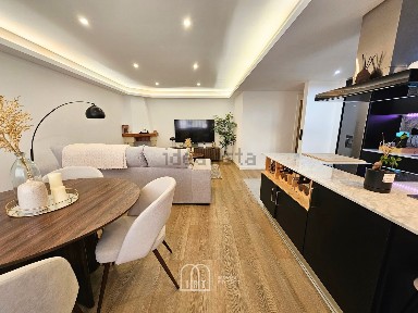 Apartamento T2 à venda na Rua do Maninho