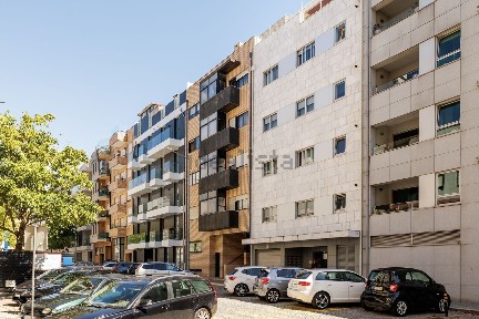 Apartamento T1 à venda na Rua Conselheiro Costa Braga