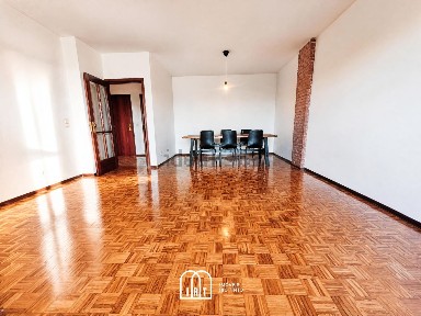 Apartamento T3 à venda na Rua José Régio