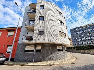 Apartamento T1 à venda na Rua Manuel Sarmento de Beires