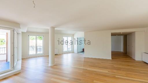 Apartamento T4 à venda na Calçada das Laranjeiras