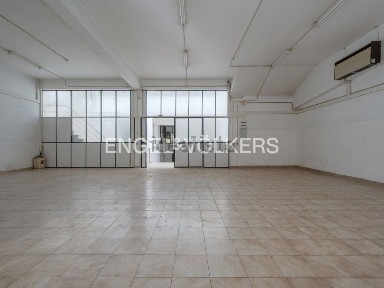 Espaço comercial à venda na Rua Raúl Mesnier Du Ponsard
