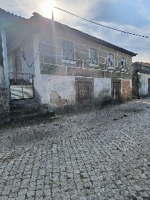 Moradia independente à venda em Curros