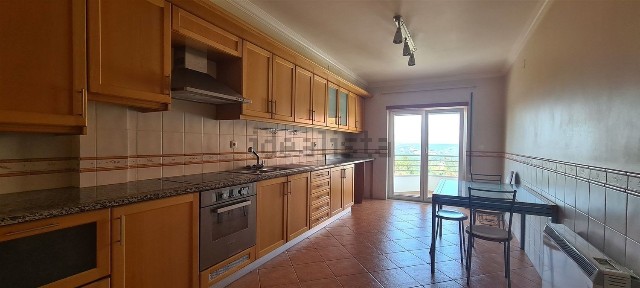 Arrendamento de apartamento T3 no Bairro dos Anjos - Vale da Cabrita