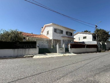 Moradia independente à venda em Adoufe e Vilarinho de Samardã