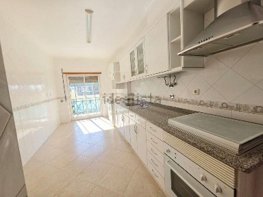 Arrendamento de apartamento T2 na Rua Piteira Santos, 28