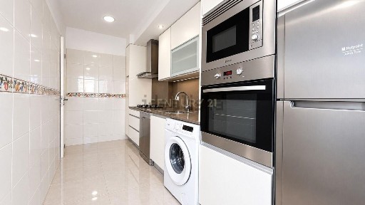 Arrendamento de apartamento T2 na Avenida Dom Nuno Álvares Pereira, 44