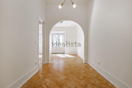 Arrendamento de apartamento T1 na Rua Latino Coelho, 46