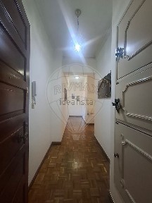 Arrendamento de apartamento T2 na Rua André de Gouveia