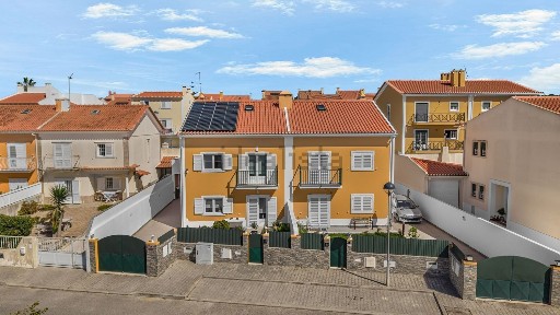 Moradia geminada à venda na Rua Vasco da Gama