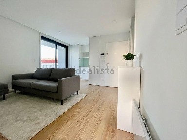Arrendamento de apartamento T1 na Rua Henrique de Sousa Reis, 72