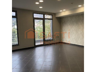 Espaço comercial à venda na Avenida da Madalena, 41
