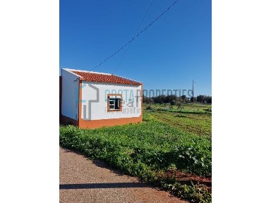 Moradia independente à venda em Odiáxere