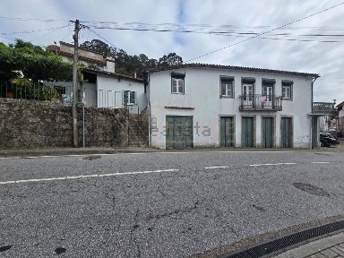 Moradia independente à venda na Rua Nova, 27