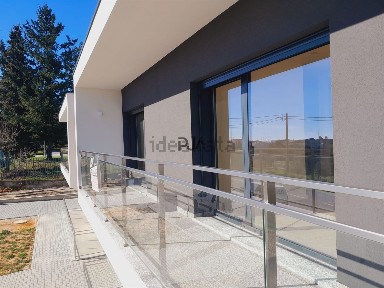Apartamento T3 à venda na Rua Combatentes do Ultramar lo