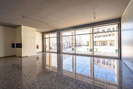 Arrendamento de espaço comercial na Rua Padre António Nogueira