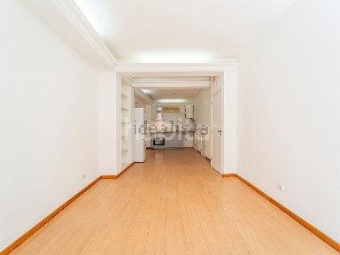 Arrendamento de apartamento T0 na Rua Cândido dos Reis, 198