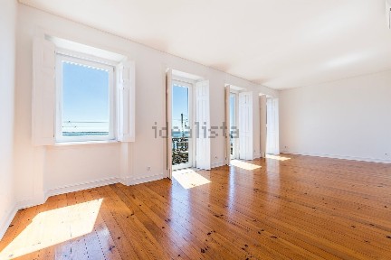 Arrendamento de apartamento T3 na Avenida Ivens