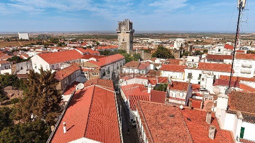 Moradia independente à venda na Rua Doutor Aresta Branco