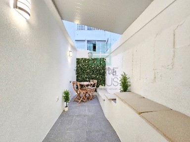 Apartamento T1 à venda na Rua Doutor José Jardim, 10