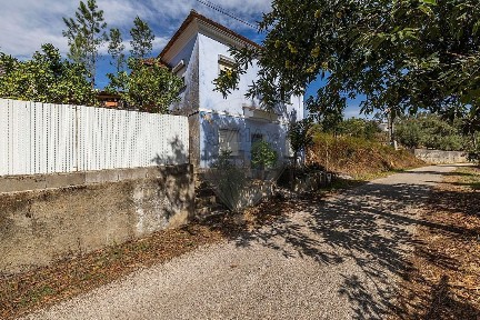 Moradia independente à venda em Urqueira