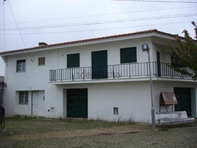 Moradia geminada à venda em Cadima