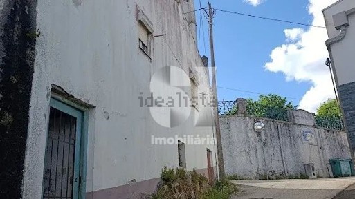 Casa ou moradia à venda na Rua Dom Manuel Bastos Pina