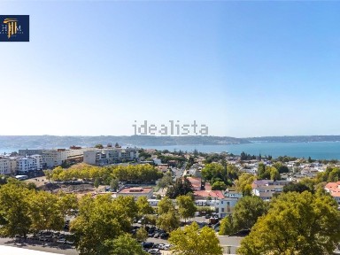Apartamento T4 à venda na Restelo
