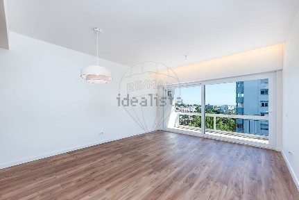 Apartamento T1 à venda na Avenida Comunidades Europeias