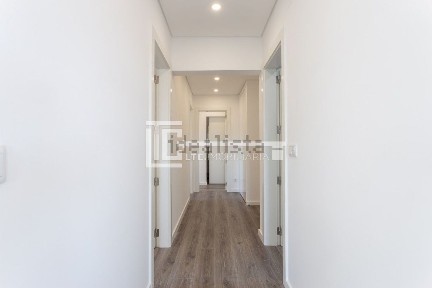 Apartamento T3 à venda na Praça Cottinelli Telmo