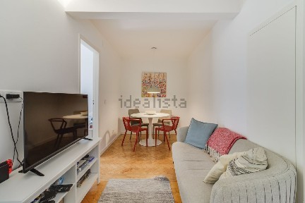 Apartamento T3 à venda na Rua Afonso Lopes Vieira