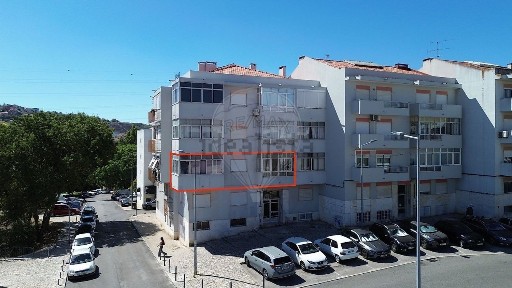 Apartamento T2 à venda na Pombais - Patameiras