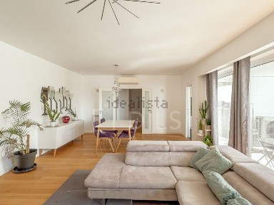 Apartamento T2 à venda na Rua Policarpo Anjos