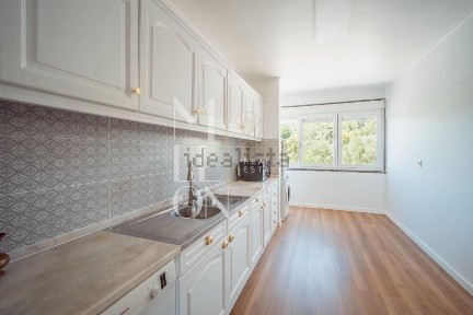 Apartamento T3 à venda em Alapraia - Livramento