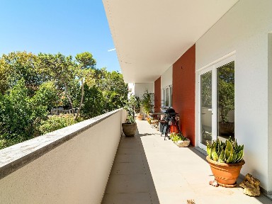 Apartamento T5 à venda na Rua Diogo Dias, 129