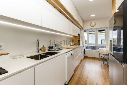 Apartamento T3 à venda na Rua Alexandre Ferreira, 33