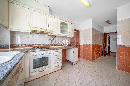 Apartamento T2 à venda na Rua Alberto Lopes