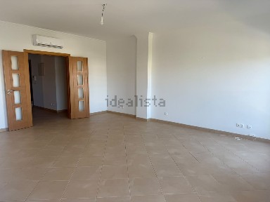 Apartamento T3 à venda na Rua Alberto Iria