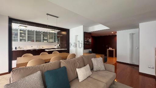 Arrendamento de apartamento T3 na Rua Maria de Sousa